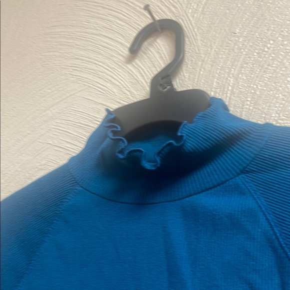 Elegant Blue Long Sleeve Women's Top - Picture 3 of 6